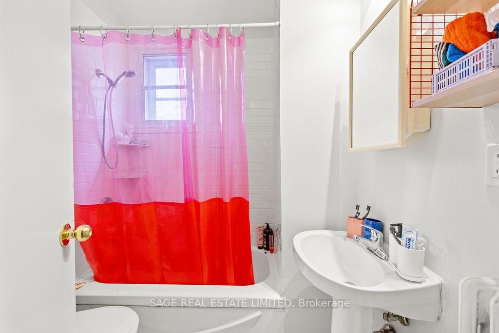 278 Crawford Street • Toronto, ON photo 9