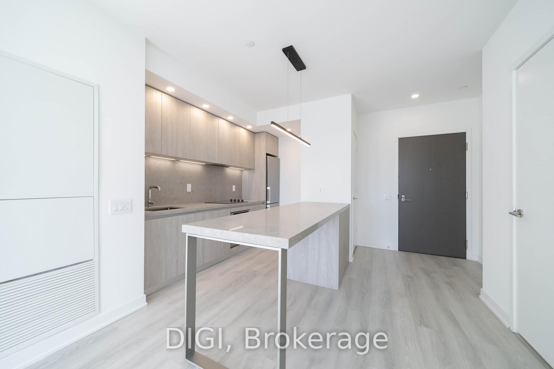 57 Spadina Avenue, Unit 711