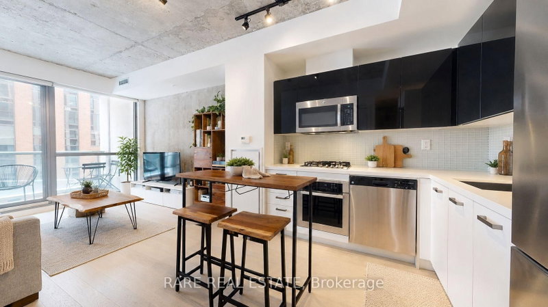 421 - 39 Brant Street