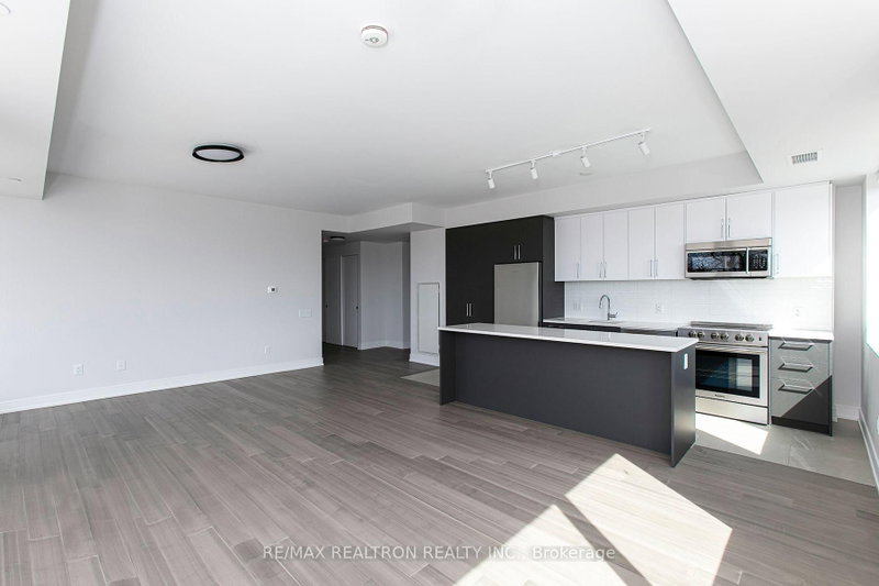 home for lease on 1001-664 Spadina Avenue
