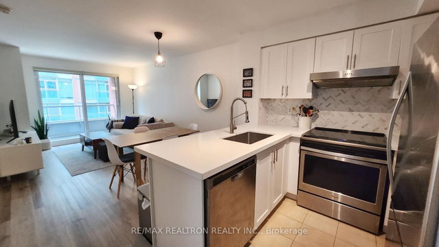 511 - 230 King Street E