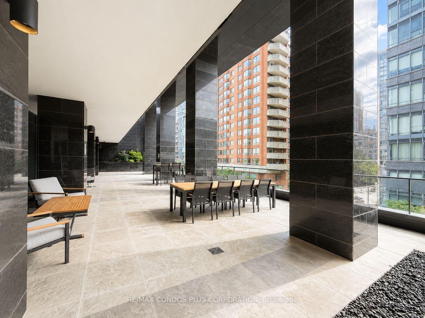 181 Dundas Street E, Unit 2215