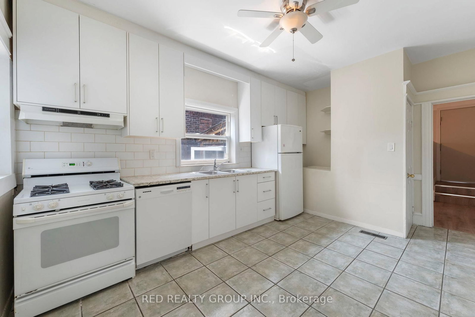89 Beatrice Street • Toronto, ON photo 11