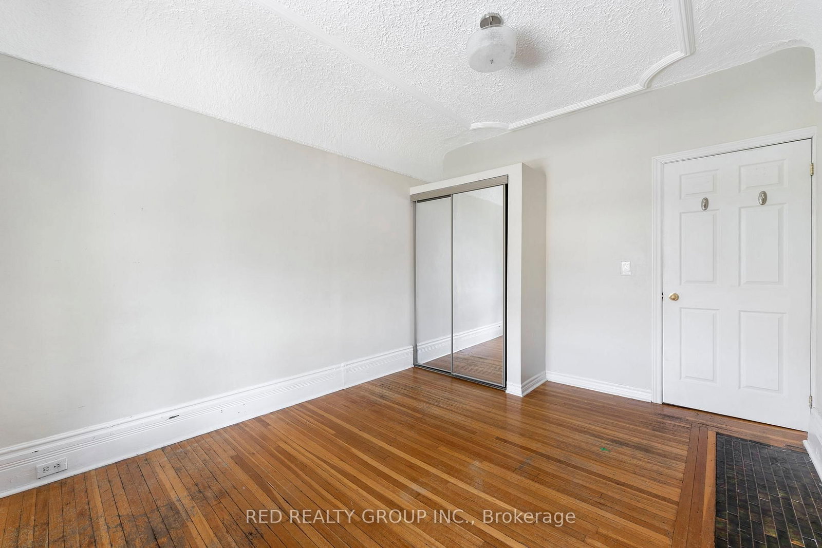 89 Beatrice Street • Toronto, ON photo 9