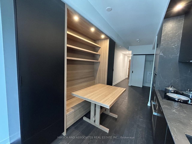 812 - 55 Charles Street E