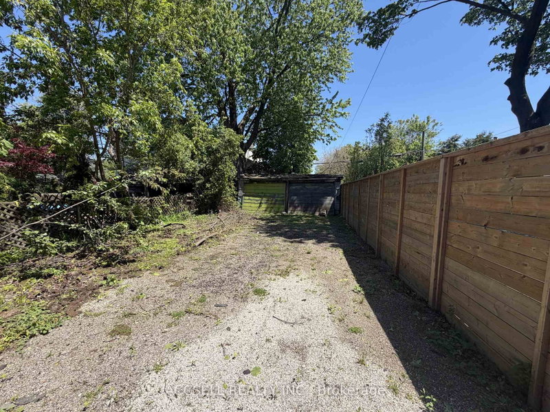 175 Ronan Avenue