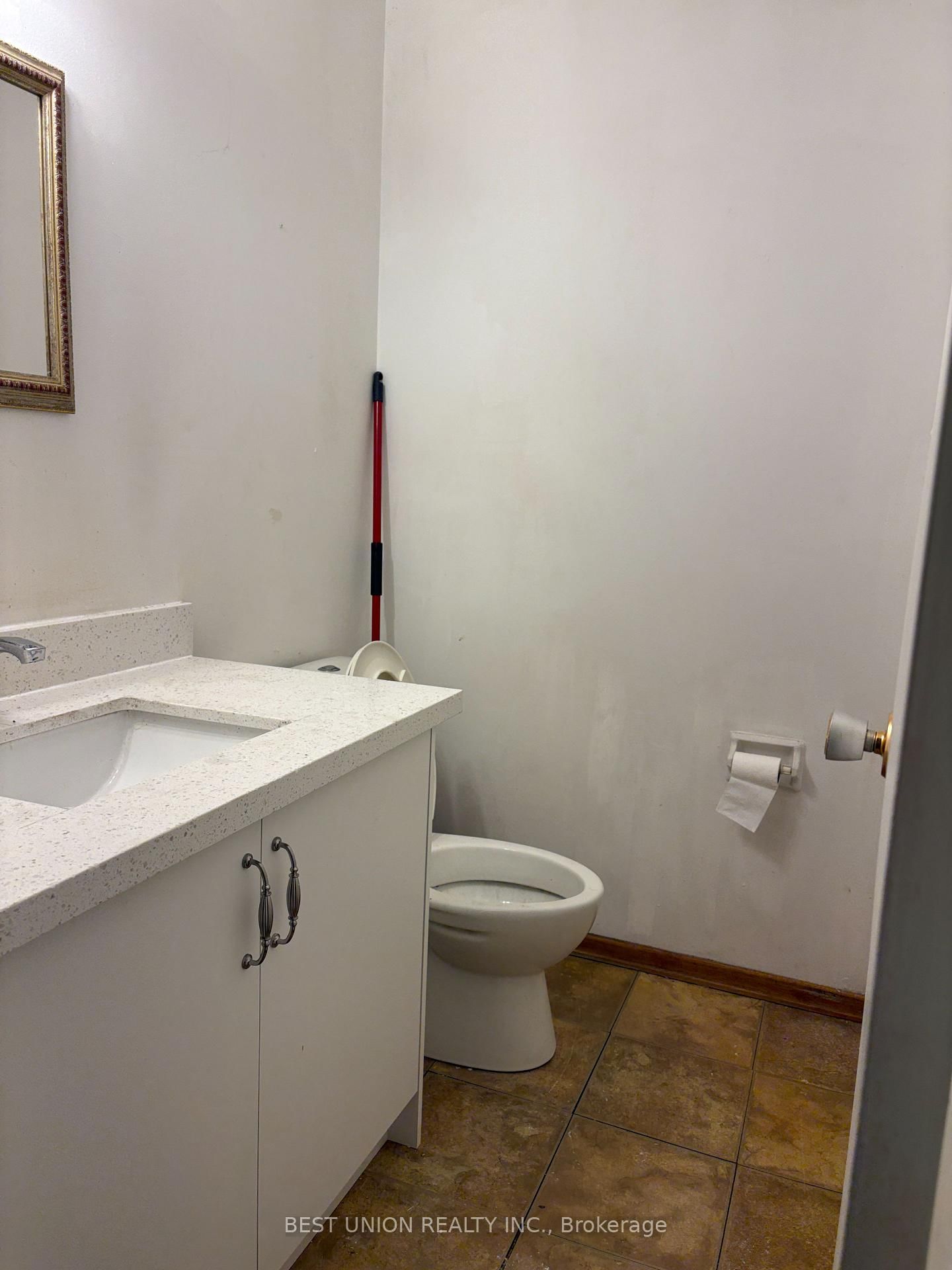 Lower unit-299 Goldenwood Road, Toronto, ON, photo 3