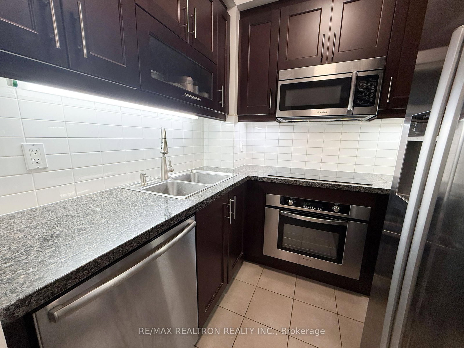 2208-35 Balmuto Street, Toronto, ON, photo 5