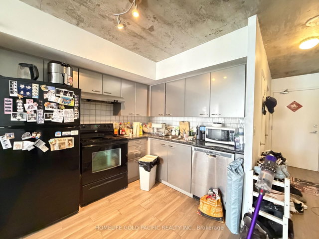 705 - 22 Wellesley Street E