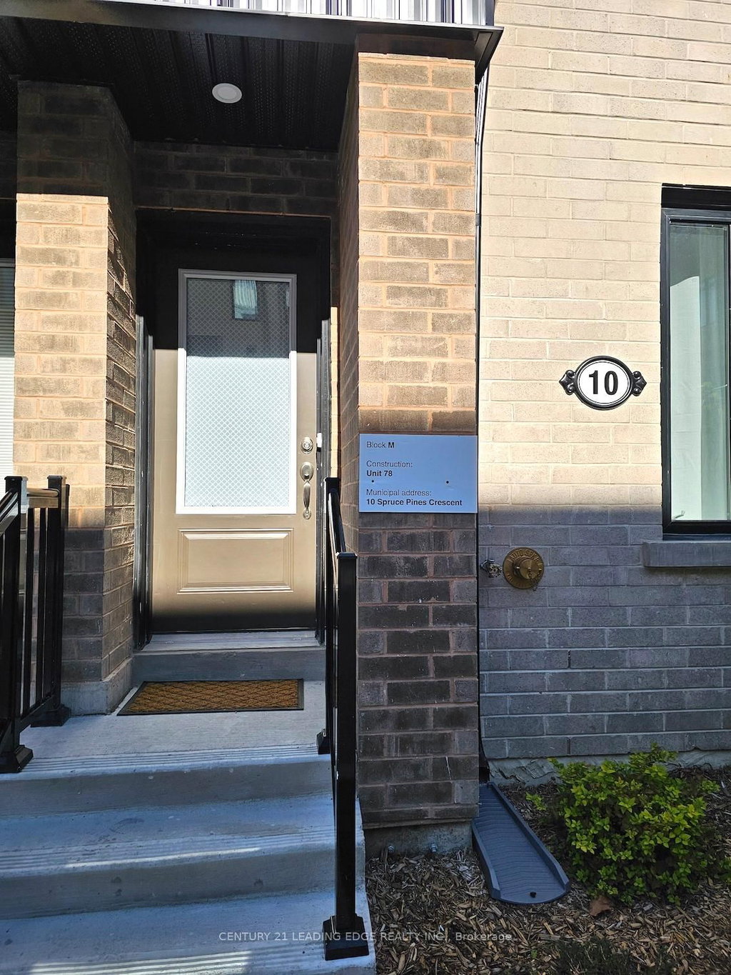 Room 1 - 10 Spruce Pines Crescent 2