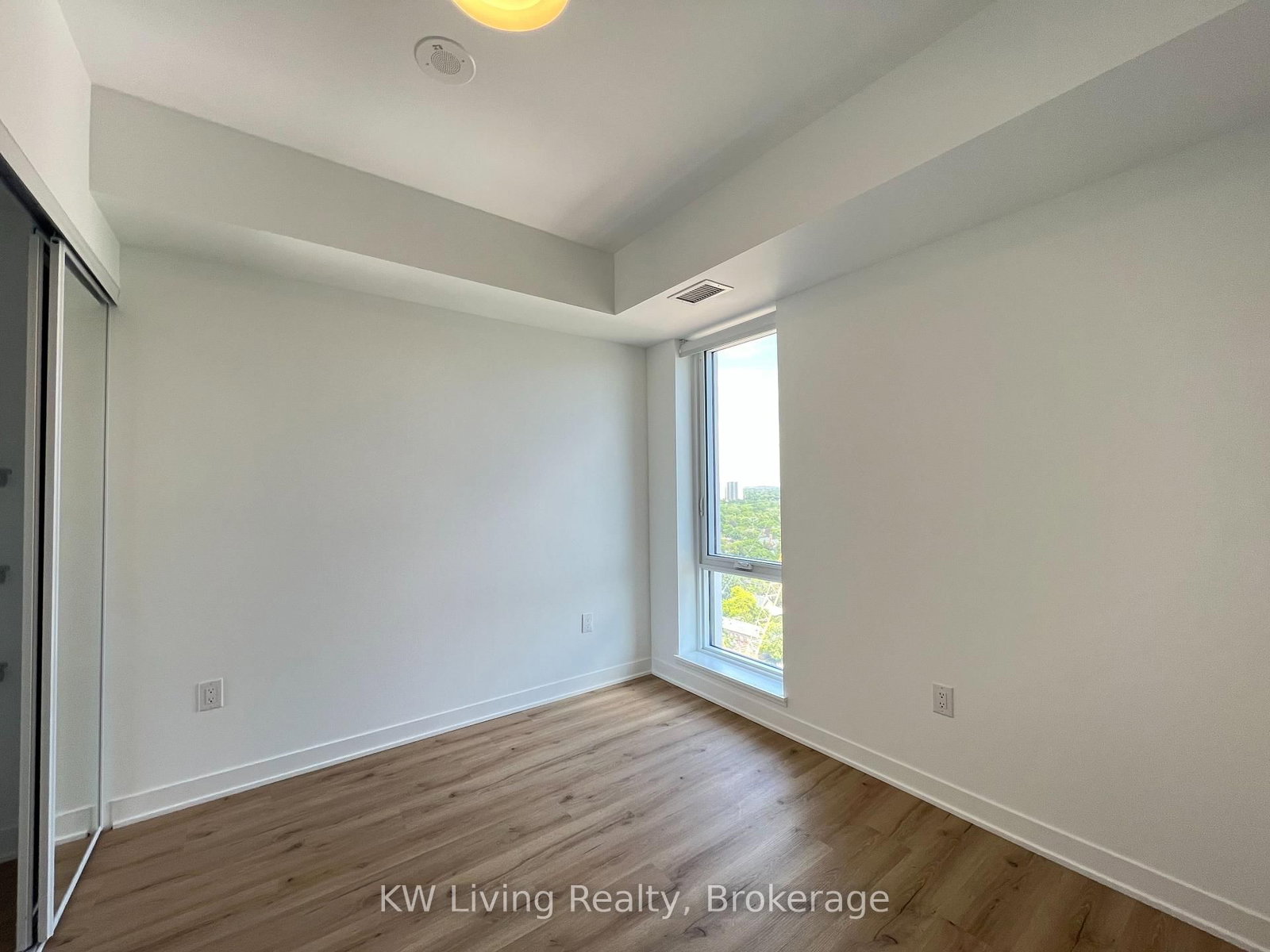 2001-10 Oak Street, Toronto, ON, photo 5