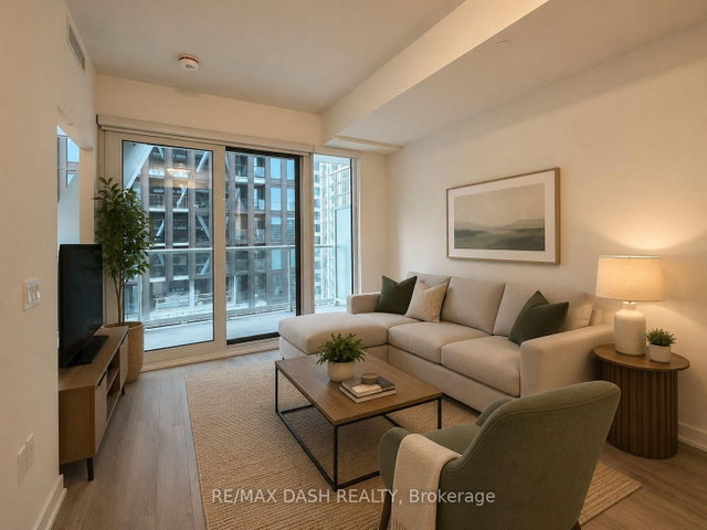 1627 - 230 Simcoe Street