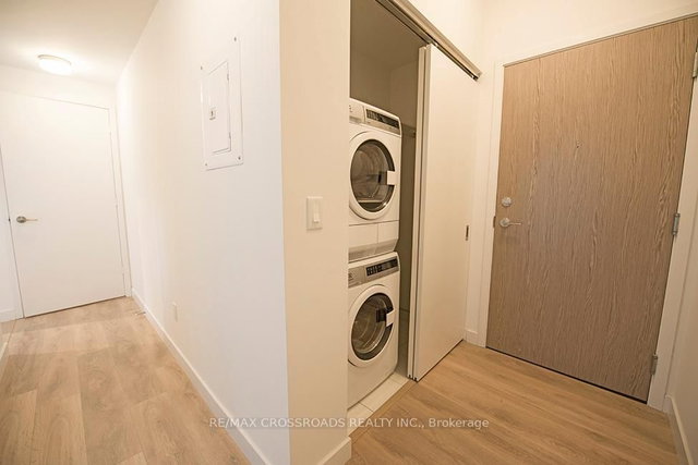 808 - 215 Queen Street W