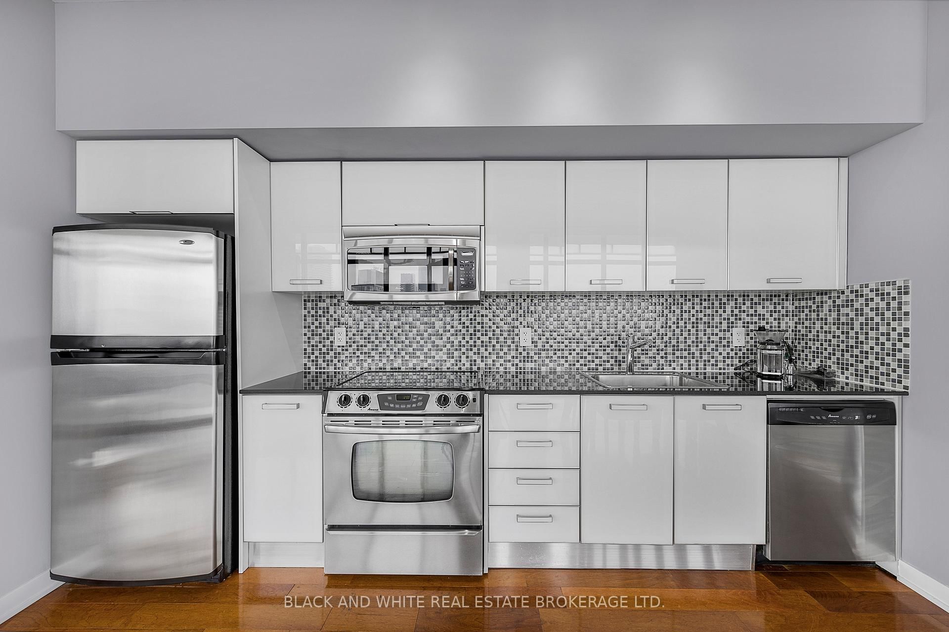 33 Charles Street E, Unit 3903