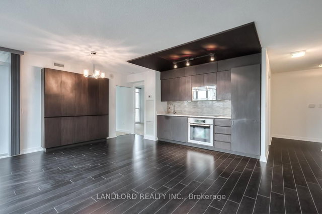 836 - 15 Iceboat Terrace
