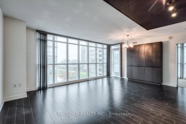 836 - 15 Iceboat Terrace