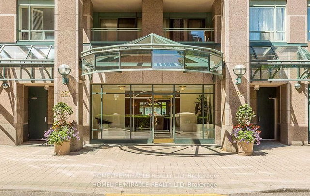 304 - 887 Bay Street