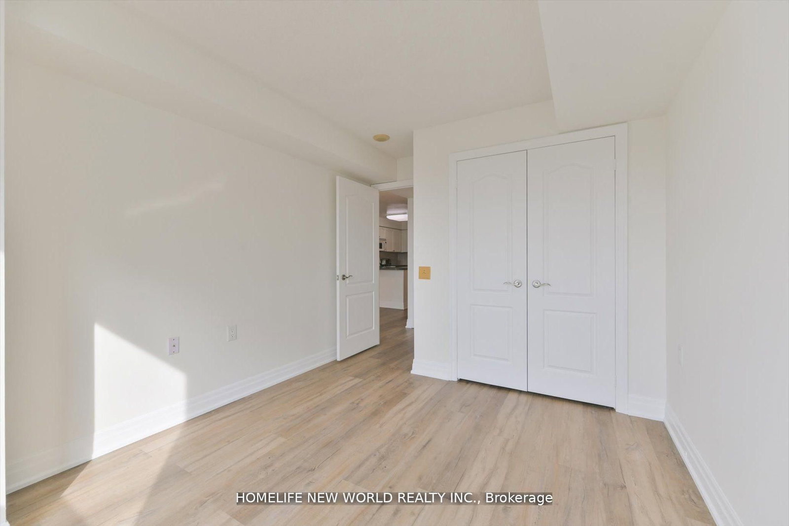 21 Hillcrest Avenue • #607 • Toronto, ON photo 13