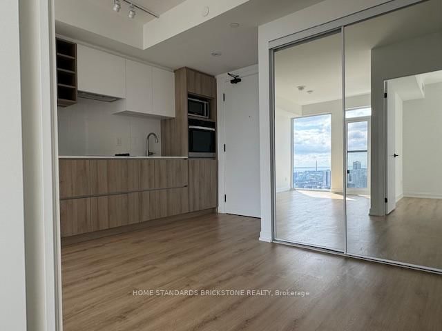 319 Jarvis Street, Unit 4011