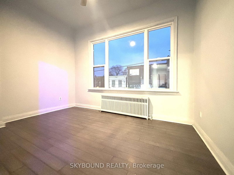 2A - 527 Queen Street W