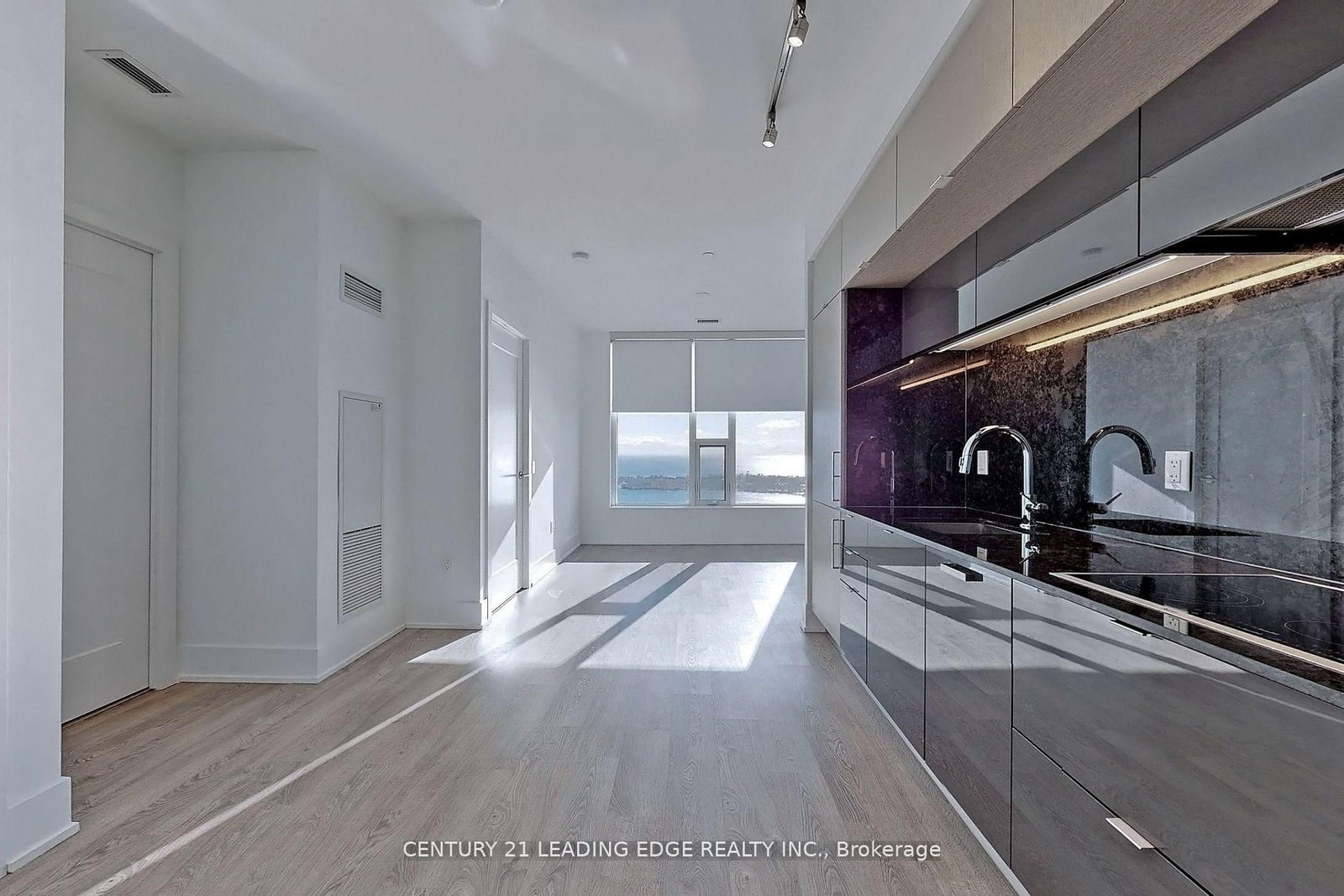 10 York Street • #5008 • Toronto, ON photo 12