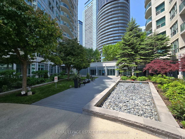632 - 600 Queens Quay W