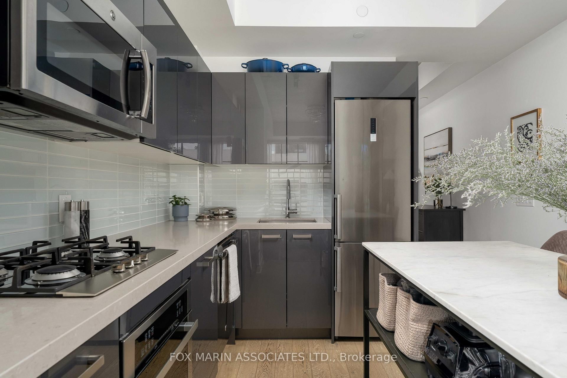 608 Richmond Street W, Unit 404