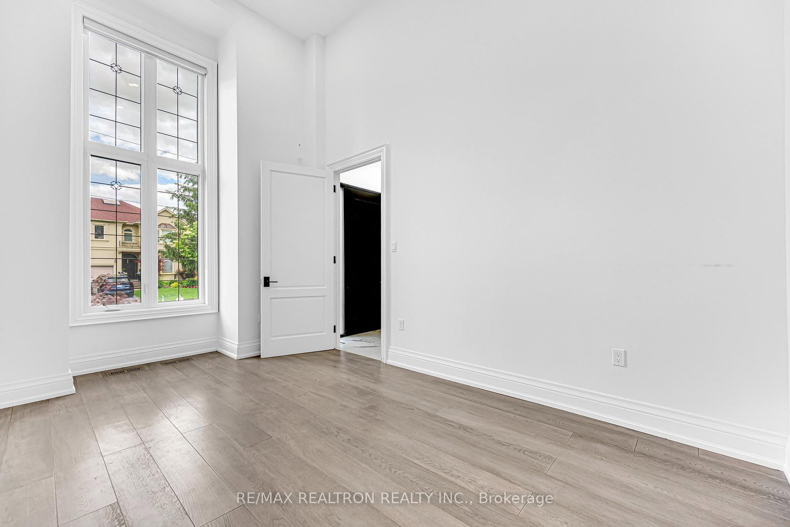 130 Pemberton Avenue, Toronto, ON, photo 4