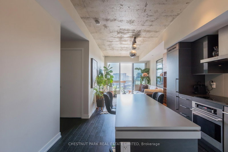1122 - 1030 King Street W