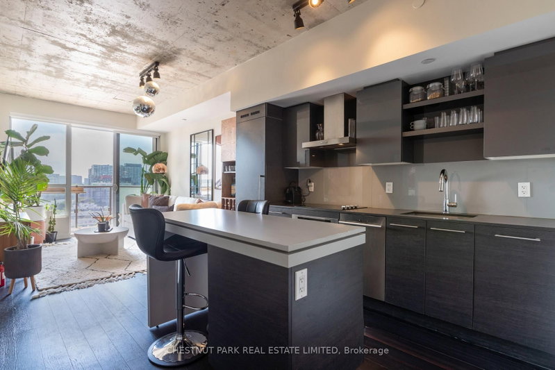 1122 - 1030 King Street W