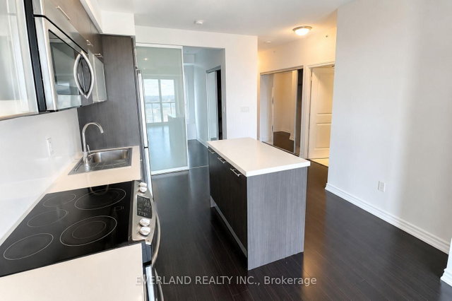 4204 - 386 Yonge Street
