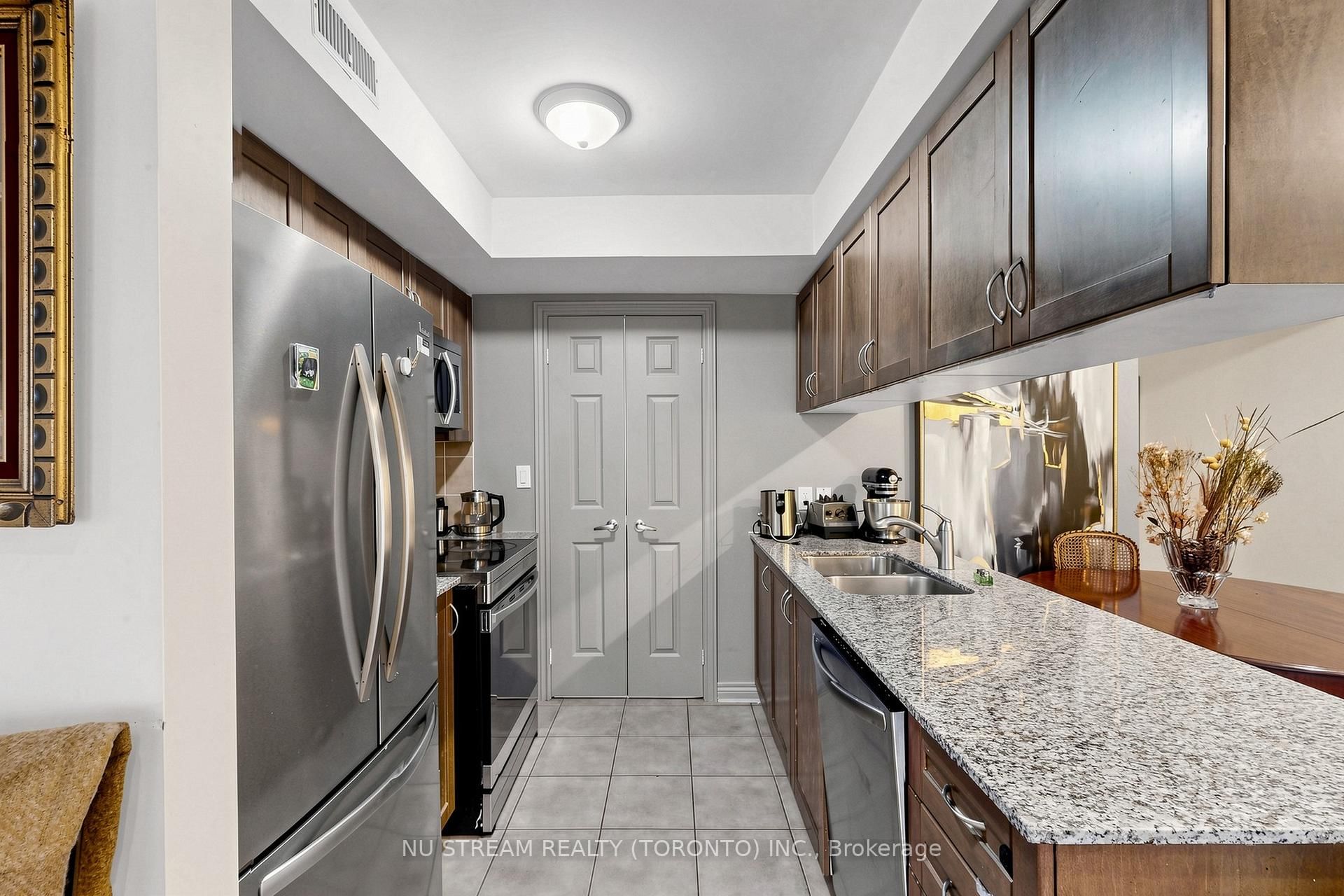 10 Brian Peck Crescent, Unit 201