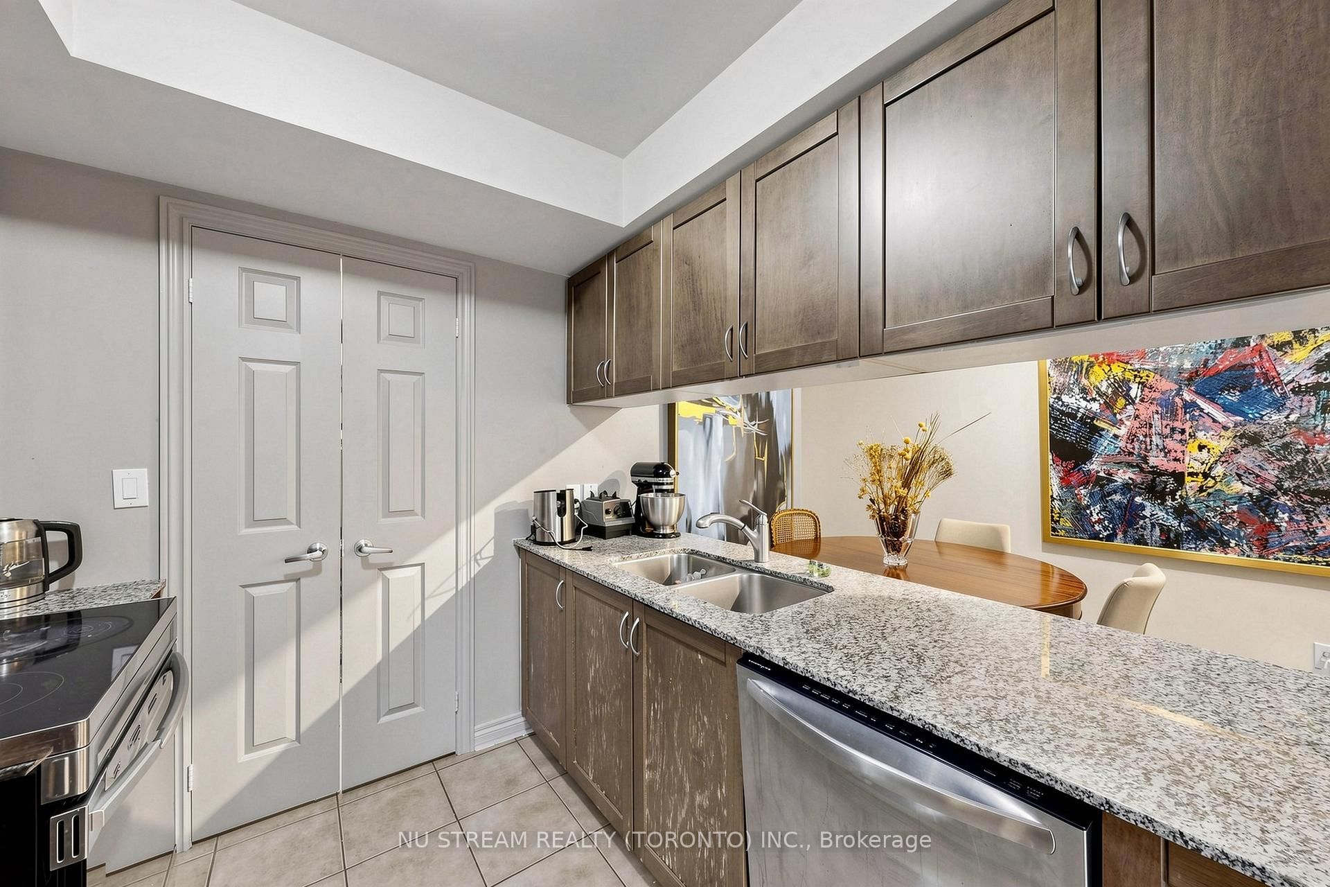10 Brian Peck Crescent, Unit 201