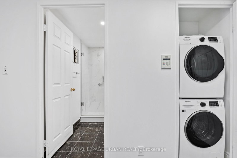 43 Eglinton Ave E photo 4