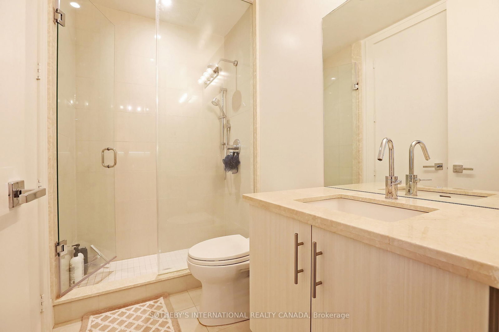 Condo for lease at 811-29 Queens Quay, Toronto, Ontario, M5E 0A4 - Waterfront Communities C8 - MLS: C13463532