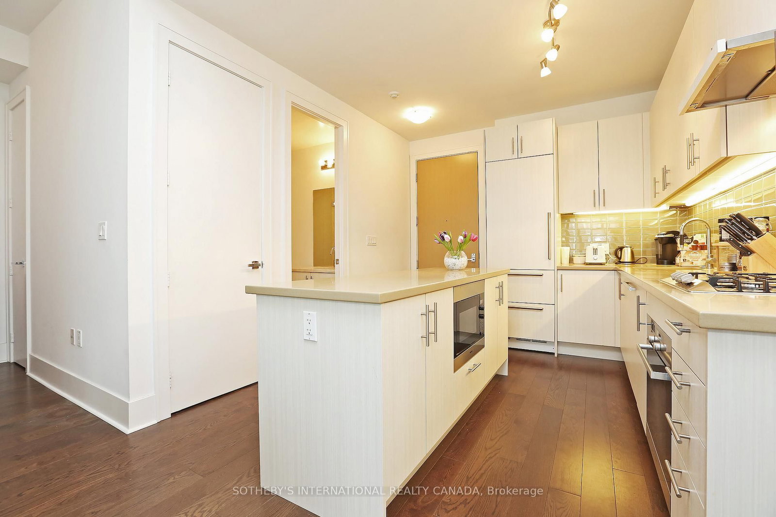 Condo for lease at 811-29 Queens Quay, Toronto, Ontario, M5E 0A4 - Waterfront Communities C8 - MLS: C13463532