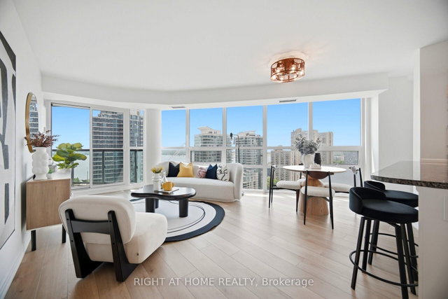 #2511 - 19 Grand Trunk Crescent