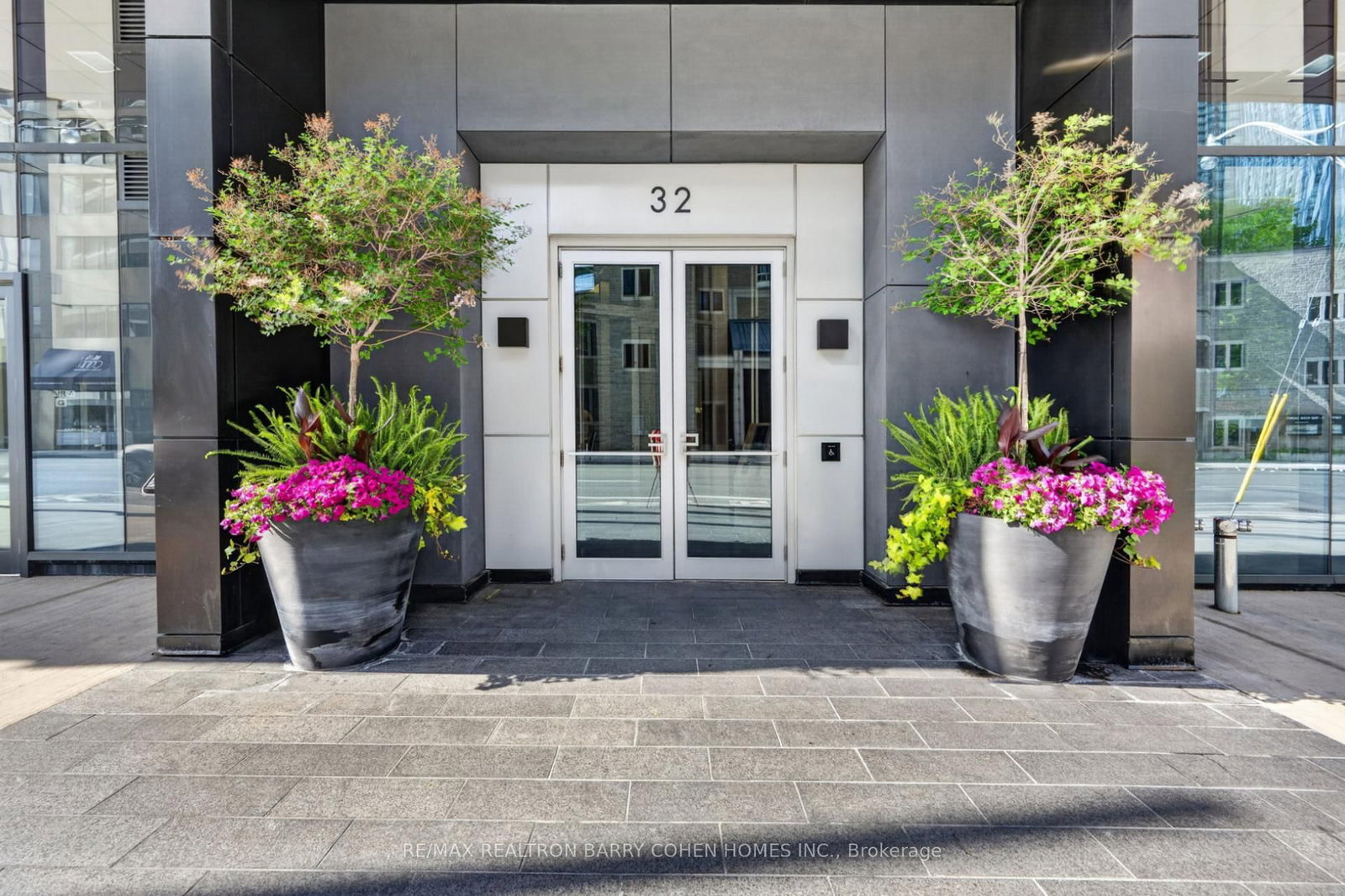 32 Davenport Road • #303 • Toronto, ON photo 3