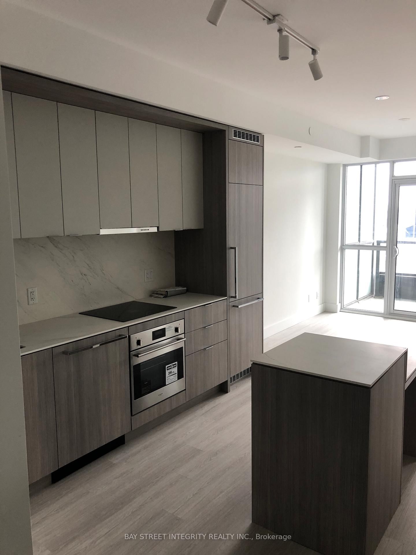 617-6 greenbriar Road, Toronto, ON, photo 2