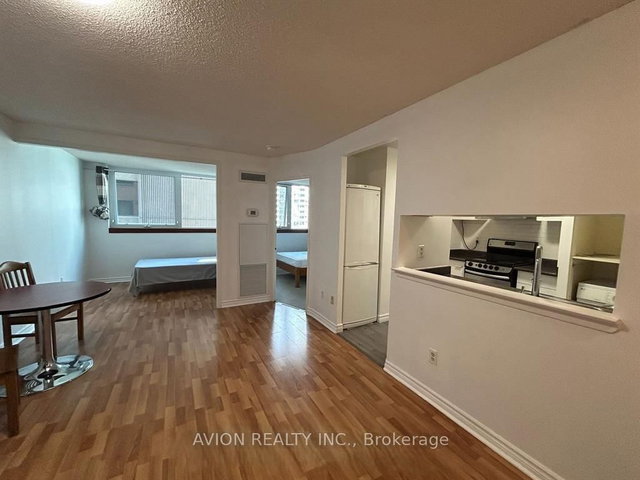 1214 - 1055 Bay Street