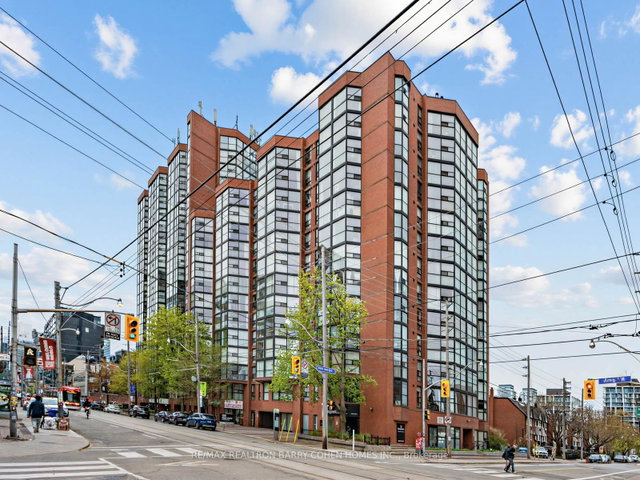 303 - 725 King Street W