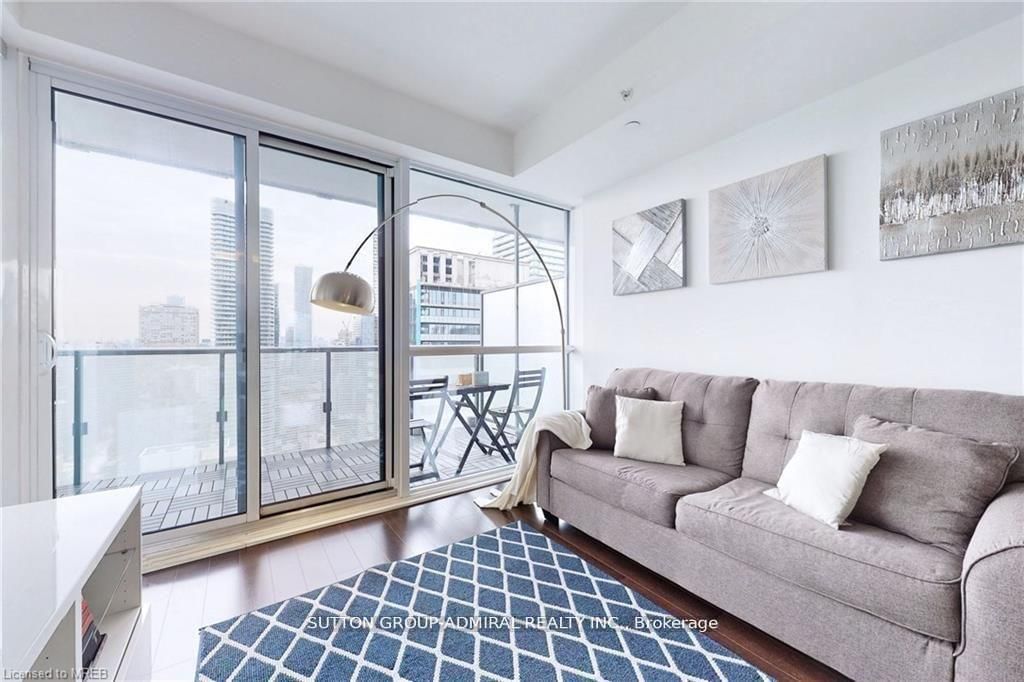 15 Grenville Street • #3706 • Toronto, ON photo 2