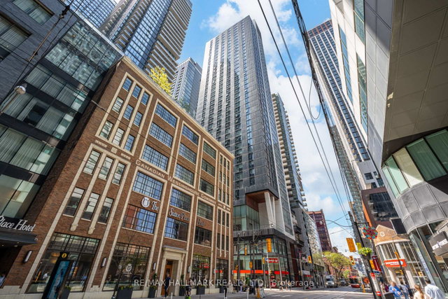 906 - 357 King Street W