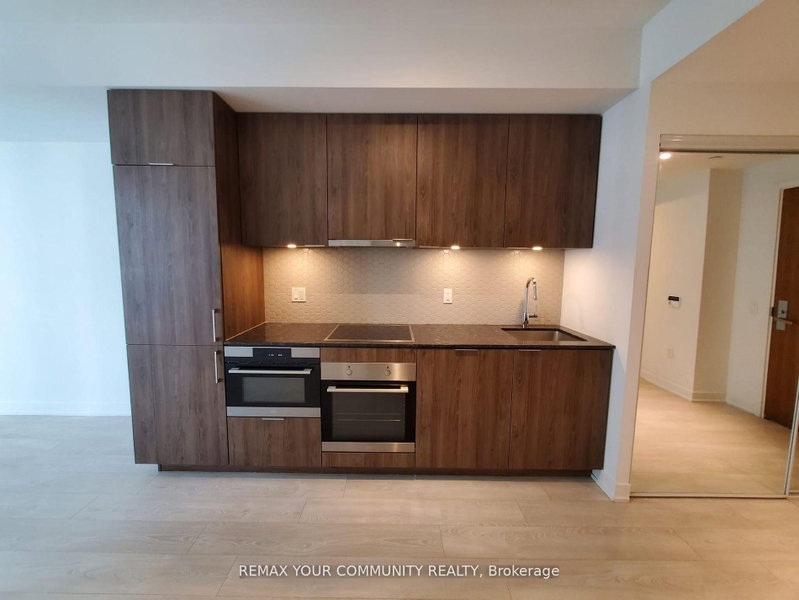 408 - 15 Queens Quay E