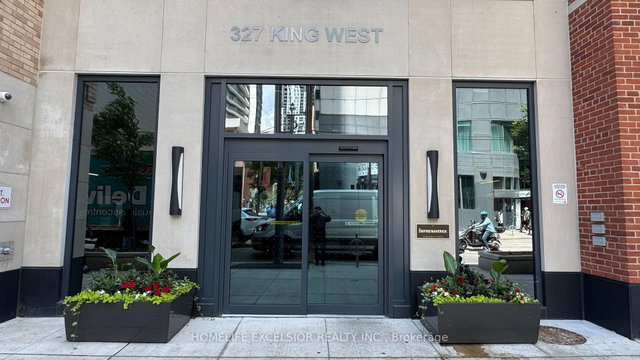 1805 - 327 King Street W