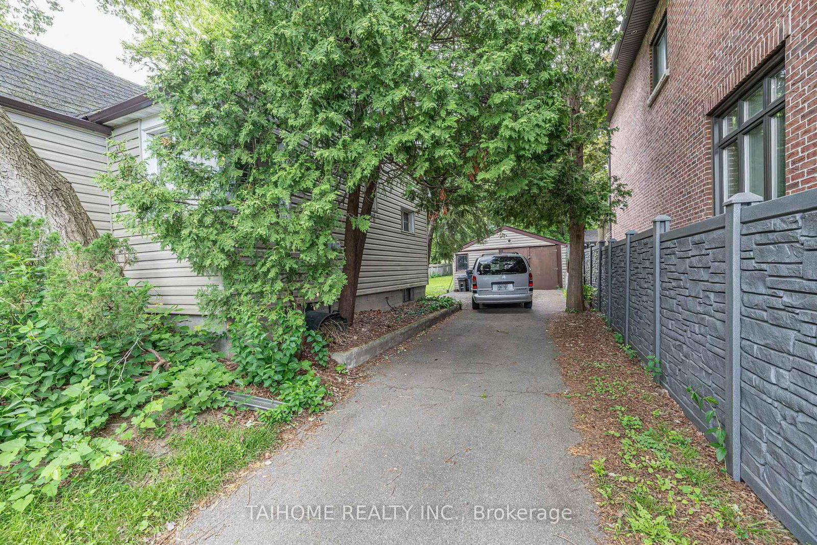 462 Ellerslie Avenue • Toronto, ON photo 18