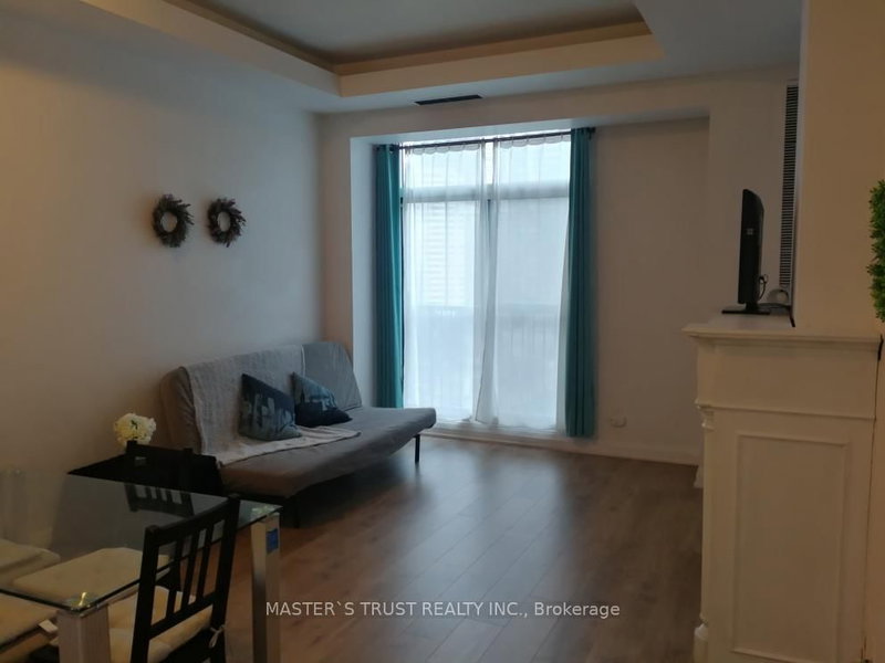 1001 - 8 Wellesley Street E