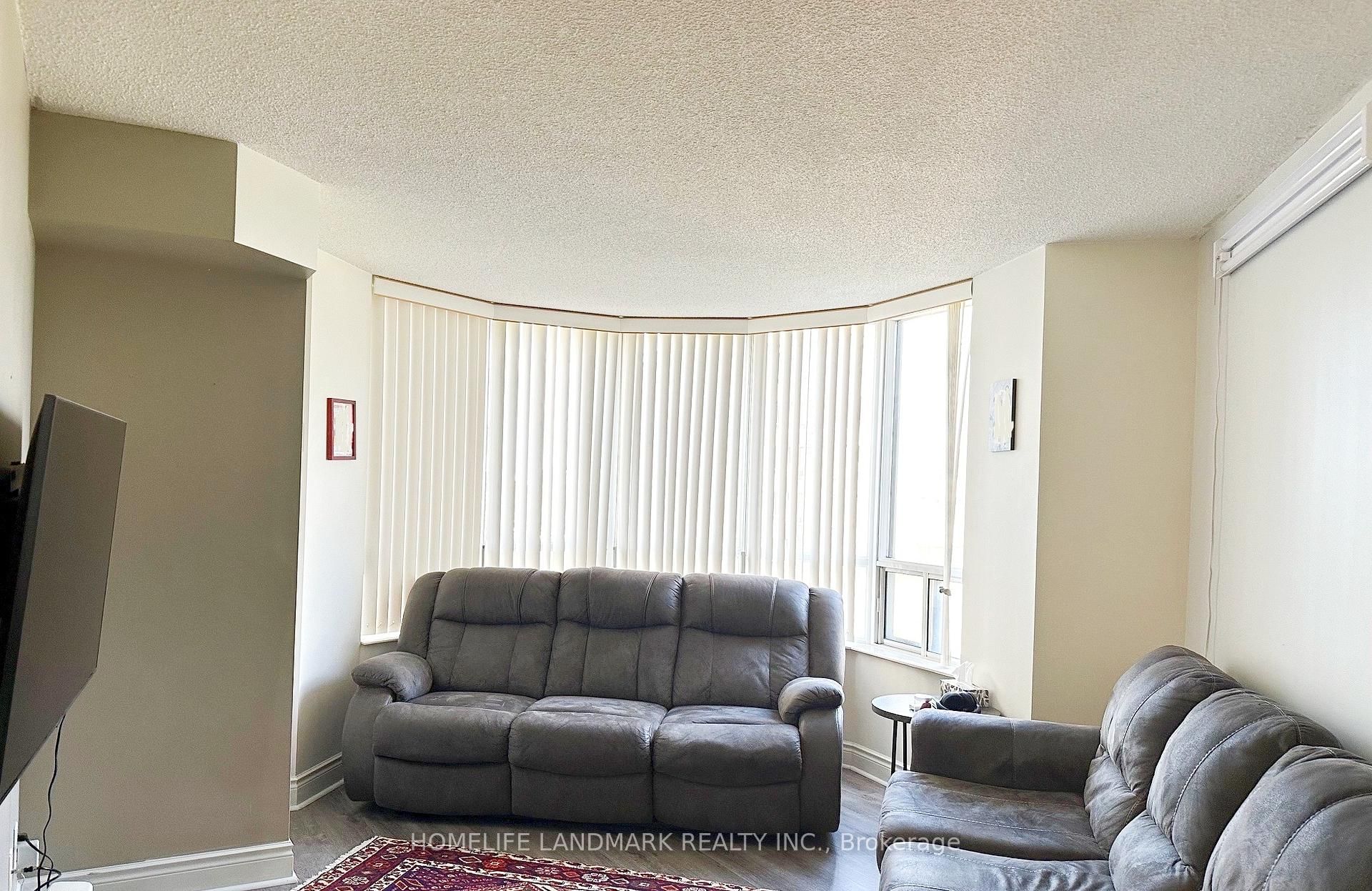 15 Northtown Way, Unit 822