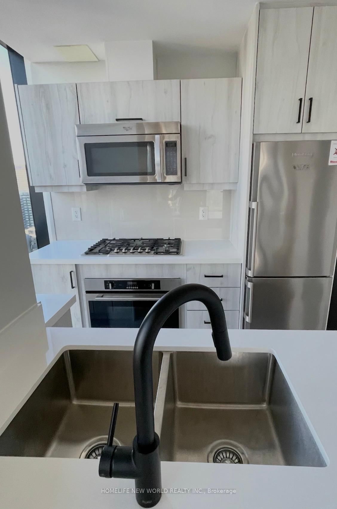 224 King Street W • #2703 • Toronto, ON photo 6