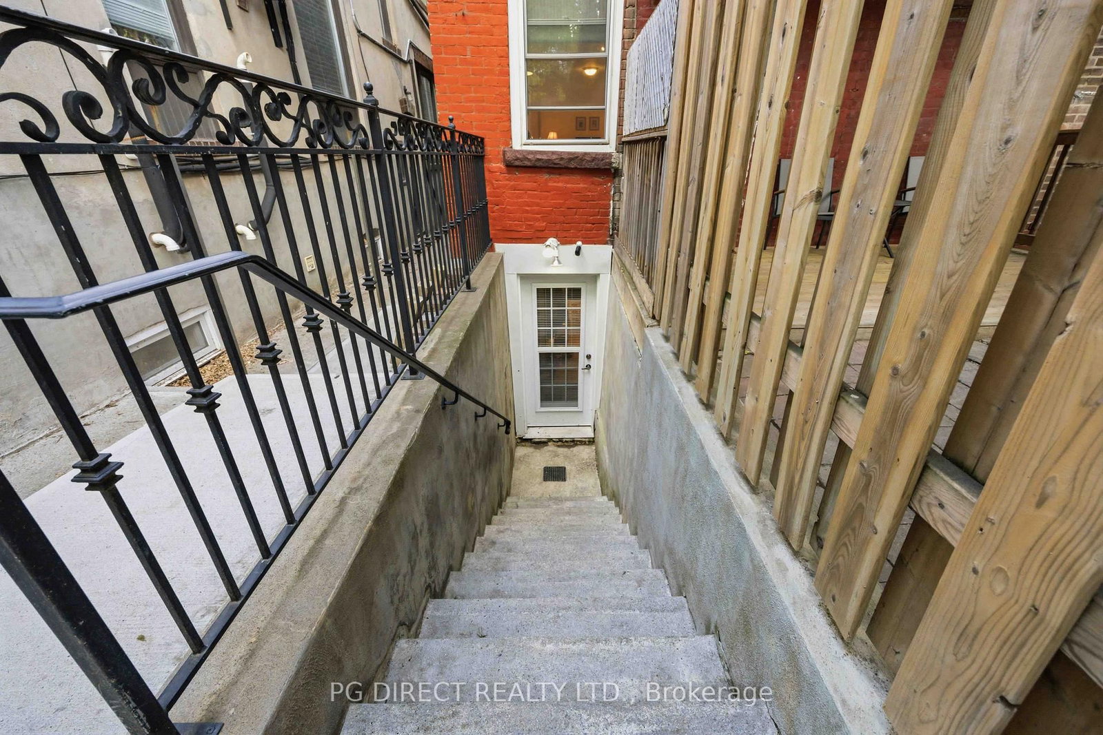486 Montrose Avenue • Toronto, ON photo 16